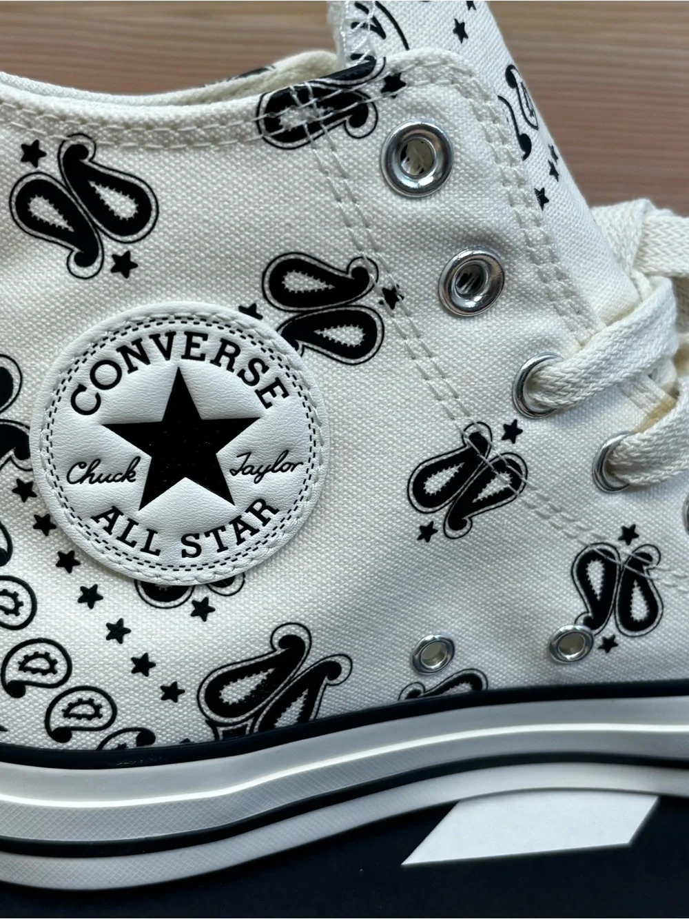 Converse Women's Sz 7 Chuck Taylor All Star Hi White Black Paisley  Sneakers